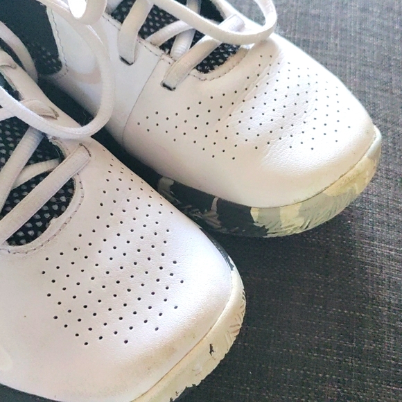 Under armor shoes - Picture 2 of 3